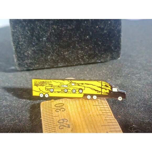 B F Goodrich Racing Tires Pin Yellow & Black Semi - Picture 2 of 7